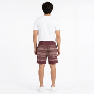 Pantalones cortos ligeros para hombre diseñados con materiales transpirables para máxima comodidad durante actividades al aire libre y entrenamientos. - Product Image 2