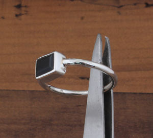 Anillo de Plata de Ley 925 con Engaste de Bisel, Ónix Negro de Corte Brillante, Anillo Hecho a Mano, Estilo Boho Clásico, Anillo Solitario Delicado, Certificado - Product Image 4