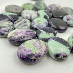 Pierre de palmier Kammererite ovale naturelle faite à la main, cristal violet rare pour la guérison, la méditation Reiki, la décoration énergétique, vente en gros - Product Image 4