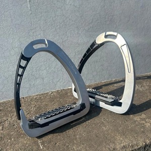Étriers de sécurité légers en aluminium à dégagement rapide pour l'équitation, étriers anglais et western, logo personnalisé OEM ODM - Product Image 5