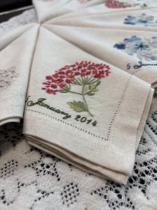 Serviette de table personnalisée en lin 100% brodée avec monogramme, ourlet festonné, 6x6 pouces, carrée, lavable en machine, de luxe, pour mariage ou dîner - Product Image 3