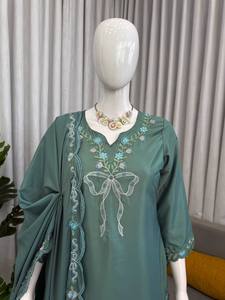 ชุดเสื้อผ้าวิสโคสปักลายสีเขียว พร้อมผ้าคลุมไหล่ผ้าออร์แกนซ่าเนื้อหนา ไม่ยับง่าย เหมาะสำหรับงานแต่งงาน - Product Image 3