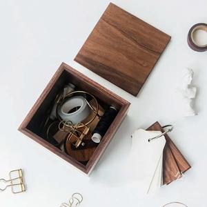 Ensemble d'accessoires de salle de bain en bois, idéal pour le comptoir de la maison, la coiffeuse de bureau et les espaces de travail partagés, fabriqué à la main en Inde - Product Image 3