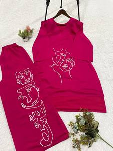 Ensemble de pyjama formel en soie romaine rose à col en V, coupe régulière, motif visage, taille élastique, manches courtes, décontracté, pour soirée, séchage rapide, tout confort - Product Image 1