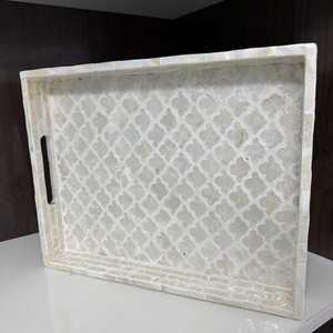 Plateau Organisateur Décoratif Rond Artisanal Haut de Gamme en Os Incrusté avec Motif Mosaïque Géométrique Intemporel pour Bijoux, Parfums, Bougies - Product Image 3