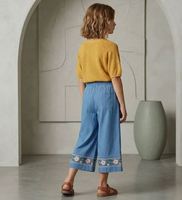 Celana Denim Crop Berkualitas Tinggi untuk Anak Perempuan dengan Bordir Bunga dari Pemasok India dengan Harga Terbaik