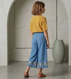 Pantalon court en jean pour filles de qualité supérieure avec bordure brodée de fleurs, provenant d'un fournisseur indien au meilleur prix - Product Image 2
