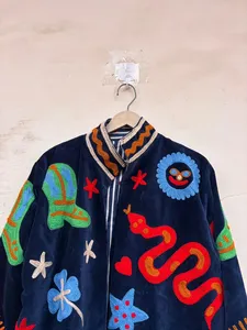 Blouson en velours Suzani bohème, brodé à la main, motif floral, mode artisanale, écologique, durable, unique - Product Image 2