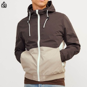 เสื้อแจ็คเก็ตกันลมสำหรับผู้ชาย ผ้าแคนวาสน้ำหนักเบา ไนลอนสไตล์เรโทร แห้งเร็ว กันน้ำ กันลม เป็นมิตรกับสิ่งแวดล้อม เสื้อผ้าแนวสตรีท รับผลิตแบบ OEM - Product Image 1