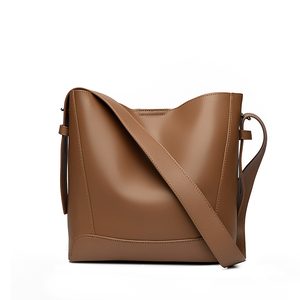 Bolso Bandolera Retro de Gran Capacidad para Mujer, Bolso Bandolera de Cuero con Cierre de Cremallera, Moderno y Apto para Todas las Temporadas - Product Image 3