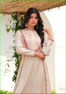 Ensemble de kurta brodé en resham floral ivoire - Product Image 6