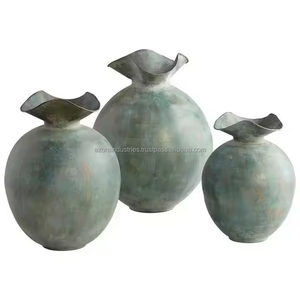 metal flower <b>vase</b> with handcrafted <b>textures</b> and sculpted finishes for stylish Decorative by decor Impex by Azora industries - Product Image 3