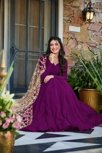 Robe indienne et pakistanaise traditionnelle longue couleur vin feu avec dupatta à chaîne de perles, coupe ample pour femme, idéale pour mariage et soirée - Product Image 2