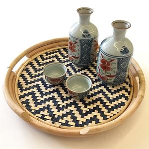 Bandeja de mimbre tejida de bambú de Estilo vintage rústico, bandejas redondas de mimbre natural y bambú con asas decorativas para el hogar - Product Image 1