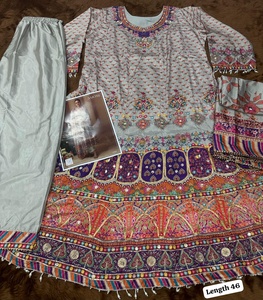 Dhwaja Export Crep Silk Taille Unique, Ensemble Cousu avec Impression Numérique et Broderie Aari - Product Image 6