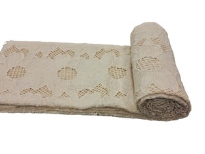 Tissu en dentelle de coton blanc floral tissé léger et respirant pour vêtements de mariée et tenues ethniques – Prix export fournisseur indien - Product Image 3