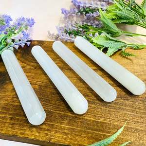 Venta al por mayor: Varita de cristal de selenita blanca de 15 cm, barra de limpieza energética natural para sanación Reiki, pulida para terapia de masaje, Año Nuevo - Product Image 5