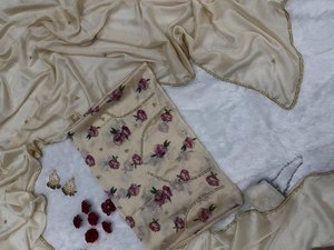 Sari en soie crème Rangoli avec perles et broderies Katdana, chemisier imprimé floral, tenue élégante pour les fêtes, pour femmes. - Product Image 5