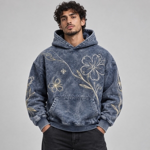 Sweat-shirt brodé pour homme, avec détails brodés élégants, pour un design confortable, idéal pour les sorties décontractées et les voyages. - Product Image 1