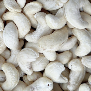 เม็ดมะม่วงหิมพานต์ดิบจากโรงงานเวียดนาม เม็ดมะม่วงหิมพานต์ WW180, WW240, WW320, LP, WS มะม่วงหิมพานต์เวียดนาม รับผลิตตามความต้องการของลูกค้า OEM ODM - Product Image 1