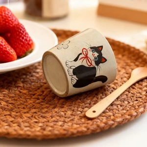 แก้วเซรามิคสำหรับกาแฟและชา ลายการ์ตูนแมวเคลือบสีเคลือบด้วยมือ พร้อมหูจับ - Product Image 5