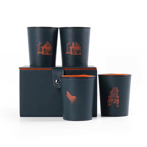 Juego de 4 vasos para dados de cuero sintético, redondos, con relieve de tema natural, con caja de almacenamiento, estilo clásico, para juegos de adultos - Product Image 4