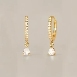 Pendientes de Aro con Cristal de Cuarzo en Forma de Lágrima - Joyería de Plata de Ley 925 con Piedra de Nacimiento Engastada en Puntas y Gemas de Cuarzo Facetadas - Product Image 1