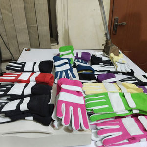 Gants de ménage unisexes pour un usage quotidien, offrant confort, flexibilité et protection pour les tâches de nettoyage ménager - Product Image 2