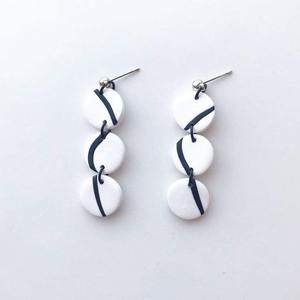 Boucles d'oreilles en résine florale faites à la main, bijoux légers et tendance, accessoire de mode moderne, cadeau élégant pour femmes - Product Image 3