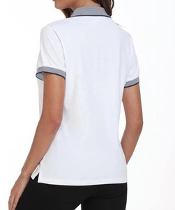 Polo blanc à manches courtes pour femme avec col et poignets rayés, style décontracté en maille respirante - Product Image 3