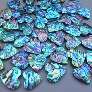 Cabujón de Piedra Preciosa Arcoíris en Forma de Corazón de Concha de Abulón al por Mayor 20-45mm para Decoración de Relojes - Product Image 1