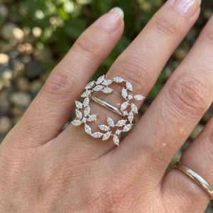 Anillo de Compromiso con 3 Diamantes Ovalados de 2.17Ct, Corte Ovalado, Color D-VVS2, Certificado IGI, Diamantes Cultivados en Laboratorio, Color Rosa, Anillo de Diamantes Ovalados Past Present Future - Product Image 5