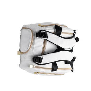 Sac de voyage élégant pour raquettes de tennis et de badminton, design blanc et or, avec cadre moulé, pour équipement de raquette - Product Image 4