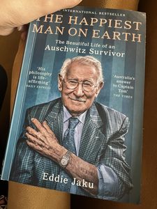 El hombre más feliz de la Tierra de Eddie Jaku, edición en papel, La hermosa vida de un superviviente de Auschwitz - Product Image 2