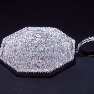 จี้เพชรโมอิสซาไนต์ทรงแปดเหลี่ยมแบบ Iced Out สไตล์ฮิปฮอปสุดหรูสำหรับทุกเพศ  งานสั่งทำพิเศษ  ระดับความใส VVS  จี้แบบปรับแต่งได้ - Product Image 4