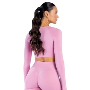 Conjunto Deportivo para Mujer, Top Corto Rosa Claro de Manga Larga con Detalle Cruzado en la Parte Delantera y Leggings a Juego, Corte Ajustado, Ropa Deportiva, Ropa de Gimnasio, Moda Deportiva - Product Image 2