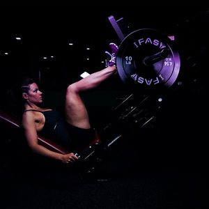 Paires et ensembles de disques de musculation pour haltères olympiques de 45 lb, avec insert en acier caoutchouté de 2 pouces - Product Image 2