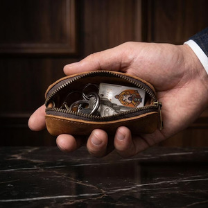Portefeuille porte-clés RFID en cuir de luxe de haute qualité, conçu pour des voyages sécurisés et une commodité quotidienne, en vente. - Product Image 2