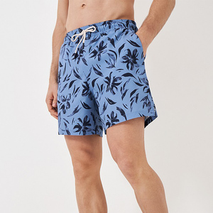 Shorts de plage décontractés pour hommes avec cordon de serrage élastique à la taille, doublure en maille douce et poches - Product Image 4