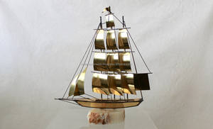 Sculptures en forme de navire coulé en laiton artificiel pour décorations pour la maison et hôtels Table finition de haute qualité Design élégant navire - Product Image 2