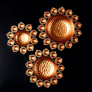 Vase de table en laiton sculpté à la main, style ethnique, avec poignée courbée, design industriel, pour décoration d'anniversaire, de maison et cadeau de Pooja - Product Image 4