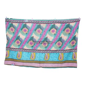 Couverture vintage indienne en coton à motifs floraux, couvre-lit Gudri en ancien sari, couette Kantha faite à la main, jeté indien réversible et lourd, cousu à la main - Product Image 5