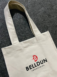 Sac fourre-tout en toile personnalisé Belldun Industries, 100% coton, écologique, imprimé par transfert thermique, logo personnalisé sur le devant, style décontracté, 220g - Product Image 2