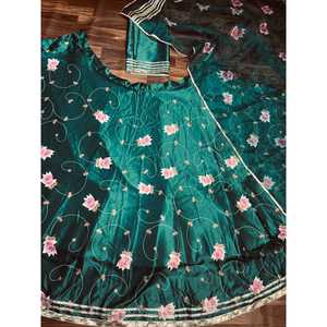 Diseñador 2XL Lehenga Choli con hermosa impresión digital - Product Image 4