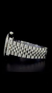 Montre élégante pour femme en acier inoxydable, cadran rouge, lunette sertie de diamants, chiffres romains, affichage analogique, fermoir pliant, 36 mm - Product Image 4