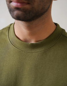 เสื้อยืดคอกลมทรงหลวม แขนเสื้อแบบดรอปโชว์เดอร์ ผ้าฝ้าย 100% สวมใส่สบาย ทรงโอเวอร์ไซส์ คอริบ  แบบเรียบง่าย เป็นมิตรต่อสิ่งแวดล้อม - Product Image 4