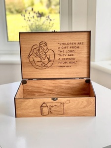 Caja de Recuerdos de Madera Personalizada para Bebé con Diseño de Letras en Relieve para Niña y Niño Recién Nacidos - Letreros de Bienvenida, Regalo de San Valentín - Product Image 2