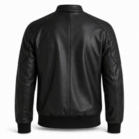 Blouson aviateur en cuir noir de qualité supérieure pour homme avec épaules matelassées en losanges, poignets en tricot côtelé, ceinture, fermeture éclair, poches poitrine et devant