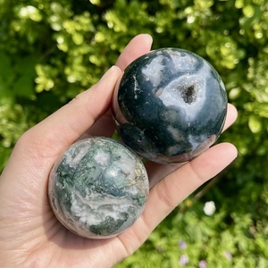 Sphère de cristal en agate mousse naturelle verte, 50-60 mm, polie, durable, pour l'harmonie, la vitalité, la guérison et la méditation (vente en gros) - Product Image 4