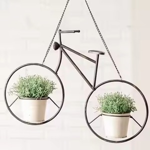 Maceta Colgante de Metal Azul con Flores Rojas, Jardinera Rústica con Acabado en Polvo, para Uso en Interiores y Exteriores - Product Image 5